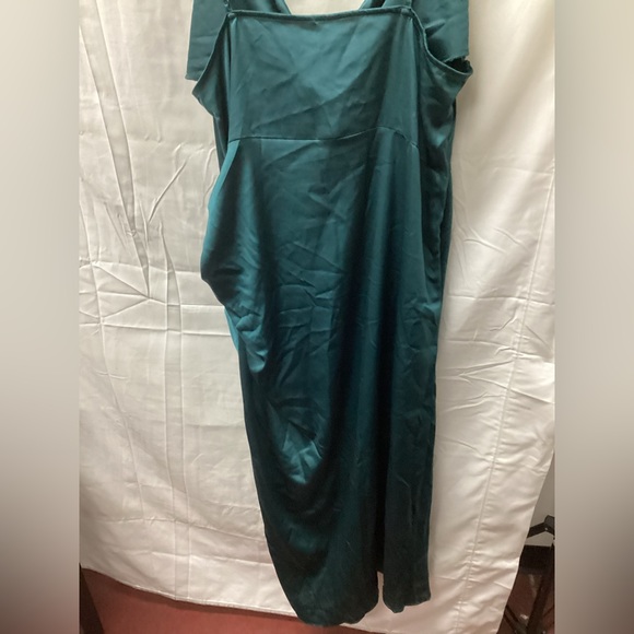 Green Plus Size Spaghetti Strap Ruched Split Skirt Maxi Prom Dress - Picture 3 of 5